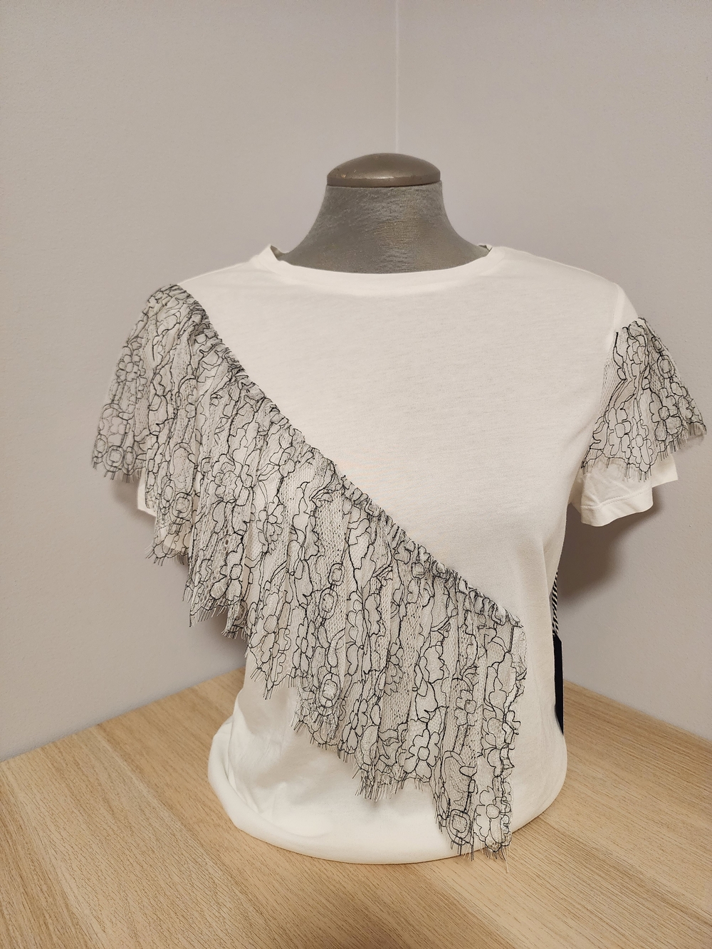 NWT Asymmetric Black Lace Frill Trim White Statement Tee Cottagecore Whimsigoth